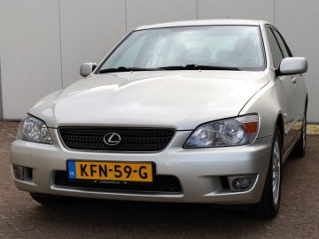 Lexus IS